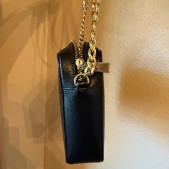 EUC Michael Kors Jet Set Large Saffiano Leather
Crossbody Bag - Picture 4 of 9